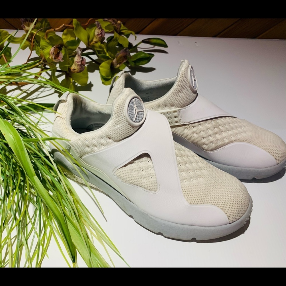 S3- 💰💰SALE 💰💰Nike Air Jordan Men white Size 8.5